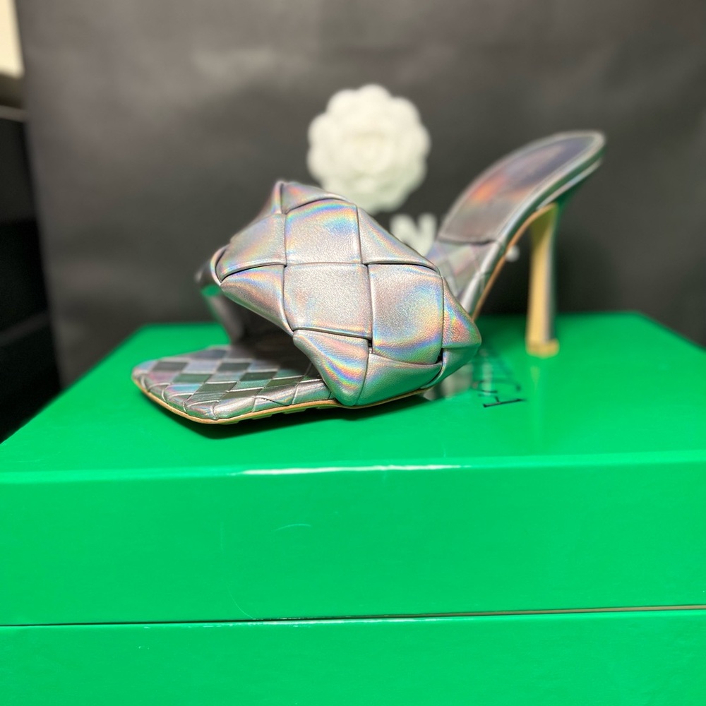 Bottega Veneta Sandals (size 38.5)